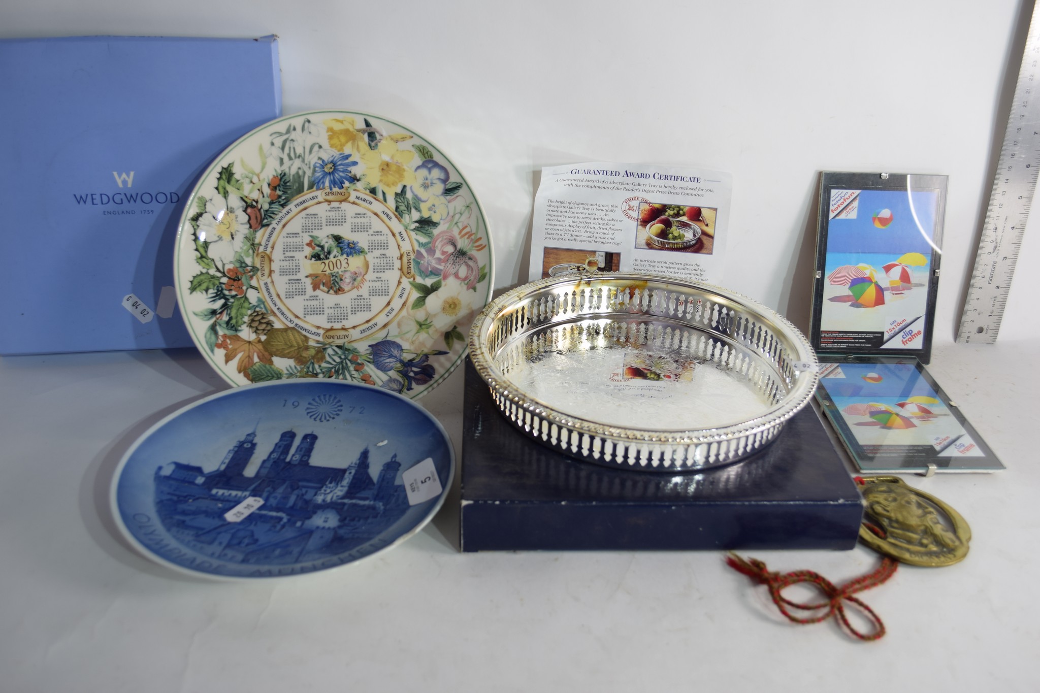 QUANTITY OF WEDGWOOD COLLECTORS PLATES TOGETHER WITH A SILVER PLATED SMALL GALLERY TRAY