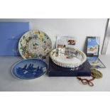 QUANTITY OF WEDGWOOD COLLECTORS PLATES TOGETHER WITH A SILVER PLATED SMALL GALLERY TRAY