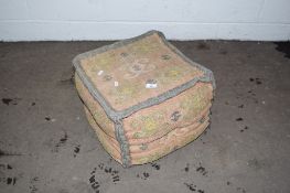 VINTAGE POUFFE