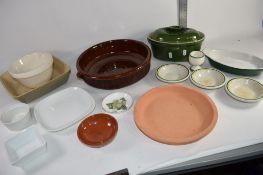 ASSORTED CERAMICS AND KITCHEN WARES