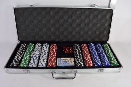 LARGE CASED SET OF POKER CHIPS