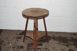 EARLY 20TH CENTURY SMALL CIRCULAR TABLE IN THE ARTS & CRAFTS STYLE, APPROX 46CM DIAM