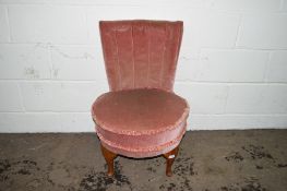 MID 20TH CENTURY UPHOLSTERED BEDROOM CHAIR, HEIGHT APPROX 79CM