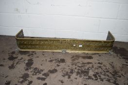 ORNATELY DECORATED BRASS FIRE RAIL, WIDTH APPROX 140CM