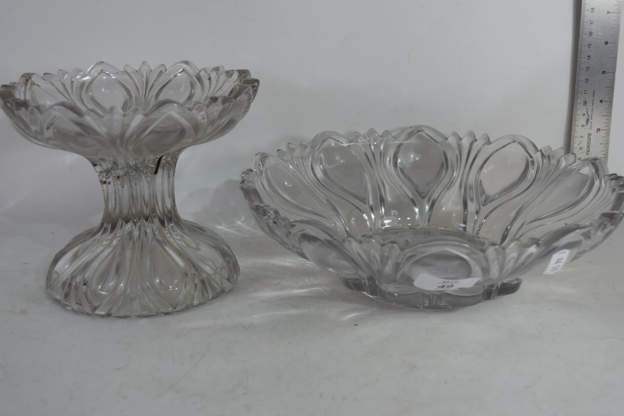 VINTAGE MOULDED GLASS BOWL ON STAND (A/F)