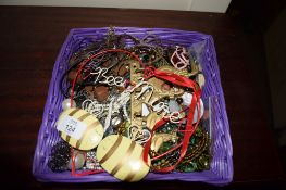 BASKET CONTAINING GOOD QUANTITIY OF VARIOUS COSTUME JEWELLERY