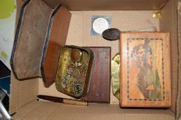 BOX CONTAINING VARIOUS COLLECTABLE ITEMS INCLUDING FOUNTAIN PEN, LETTER RACK, NOTTS & DERBY REGIMENT