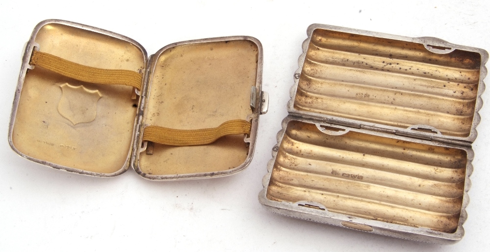 Mixed Lot: George V silver cigarette case of shaped rectangular form with central monogram and - Image 5 of 5