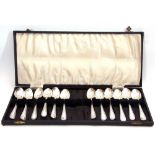 Twelve George V Old English pattern tea spoons with beaded decoration, Birmingham 1932, maker's mark