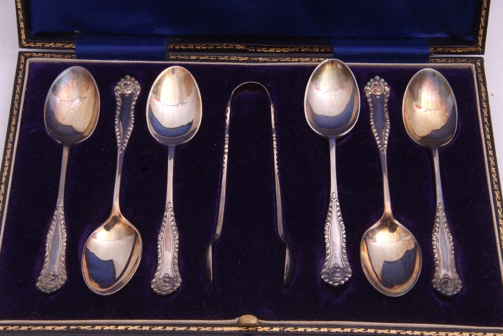 Cased set of six silver tea spoons and sugar tongs, Sheffield 1913, maker's mark William Hutton & - Image 2 of 2