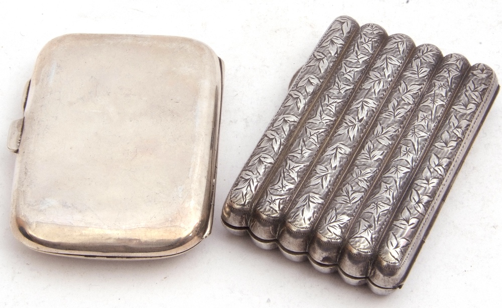 Mixed Lot: George V silver cigarette case of shaped rectangular form with central monogram and - Image 4 of 5