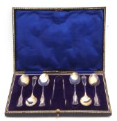 Cased set of six silver tea spoons and sugar tongs, Sheffield 1913, maker's mark William Hutton &