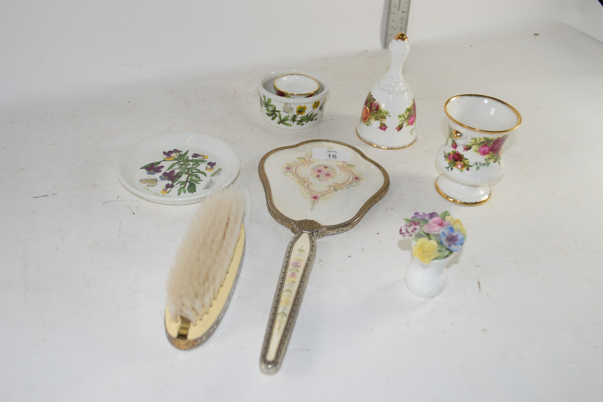 CERAMICS INCLUDING ROYAL ALBERT OLD COUNTRY ROSES VASE AND BELL ETC - Image 2 of 2