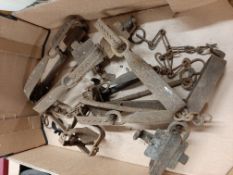 BOX CONTAINING METAL TRAPS