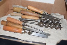 BOX CONTAINING WOODEN HANDLED CHISELS, VARIOUS SIZES