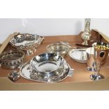 TRAY CONTAINING SILVER PLATED ITEMS AND PAIR OF WOODEN HANDLED BERRY SPOONS