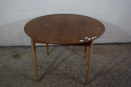 LATE 20TH CENTURY OAK FINISH EXTENDING CIRCULAR DINING TABLE, APPROX 1M DIAM