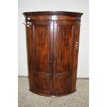 GEORGIAN MAHOGANY BOW FRONT CORNER CUPBOARD WITH SHELVED INTERIOR, HEIGHT APPROX 116CM