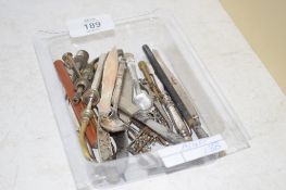 SMALL TRAY CONTAINING METAL PENCILS, MEASURING INSTRUMENTS ETC