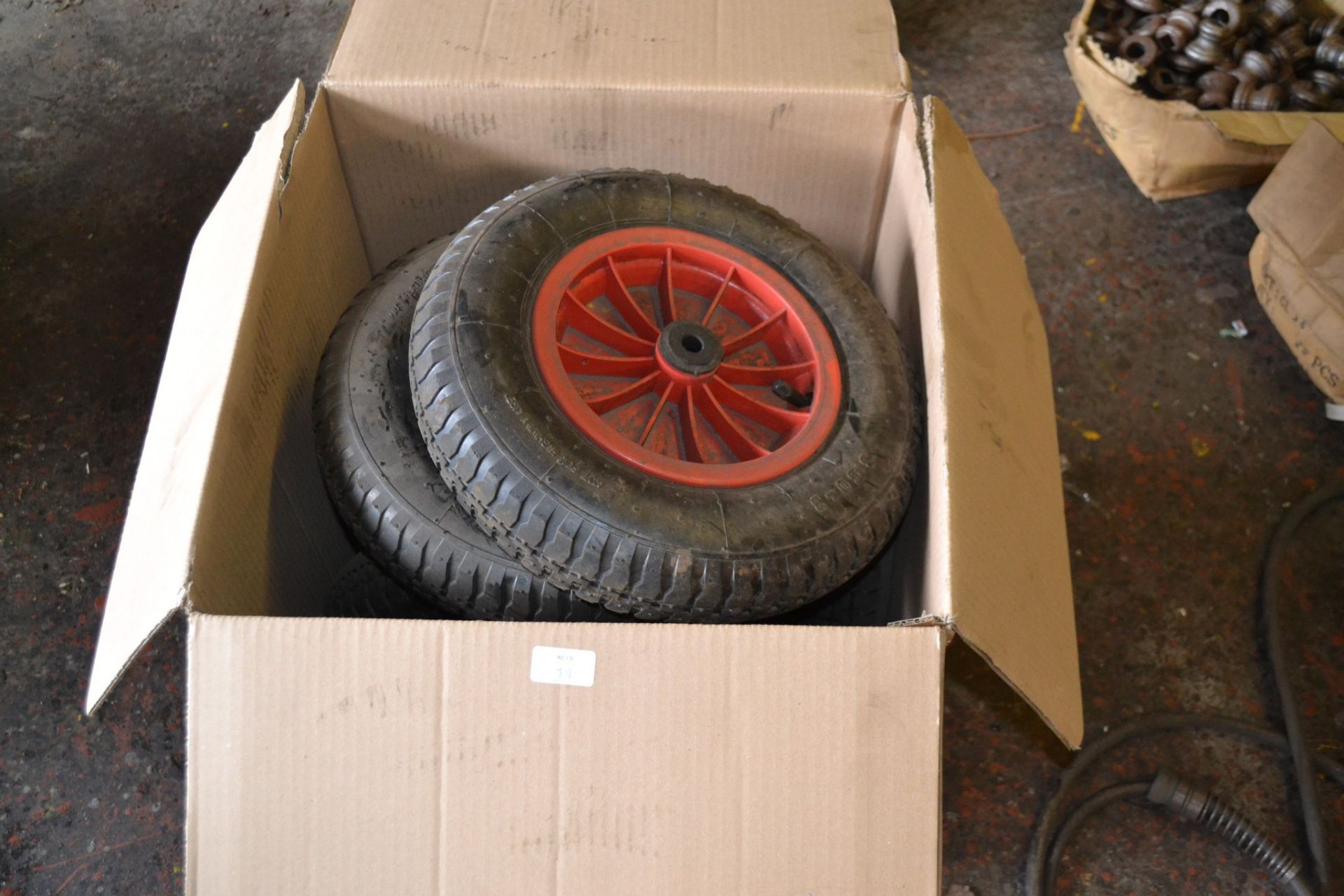 Box of pneumatic tyres - 7 tyres, diam 38cm