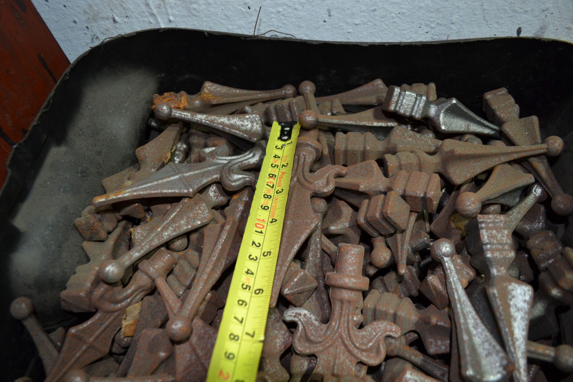 Tub of metal castings - Image 2 of 2