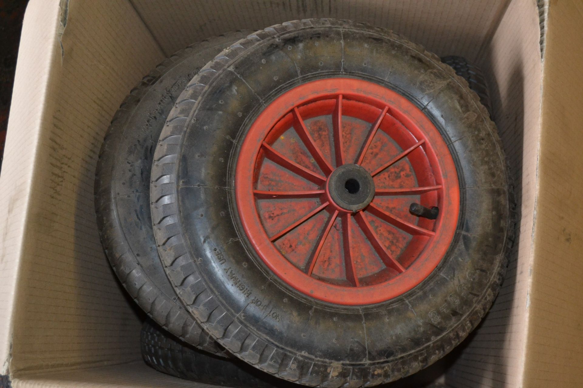 Box of pneumatic tyres - 7 tyres, diam 38cm - Image 2 of 2