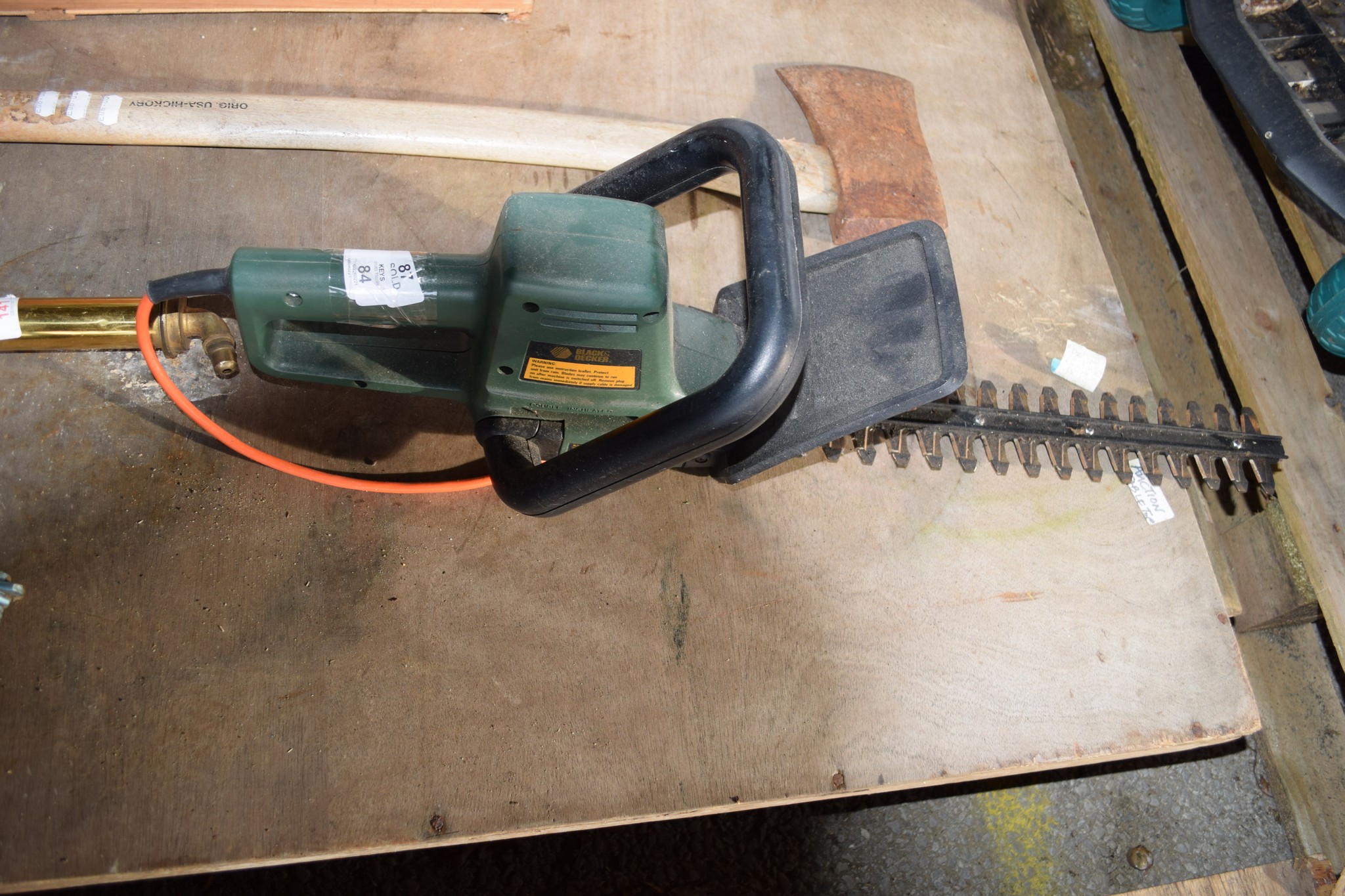 ELECTRIC HEDGE TRIMMER