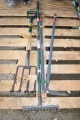 GARDEN TOOLS VIZ NEW FORK, RAKE, LAWN SHEARS