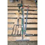 GARDEN TOOLS VIZ NEW FORK, RAKE, LAWN SHEARS