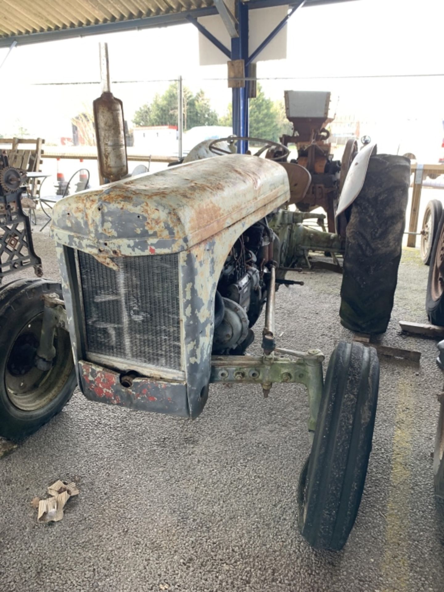 Grey Ferguson vintage diesel Tractor - Image 3 of 7