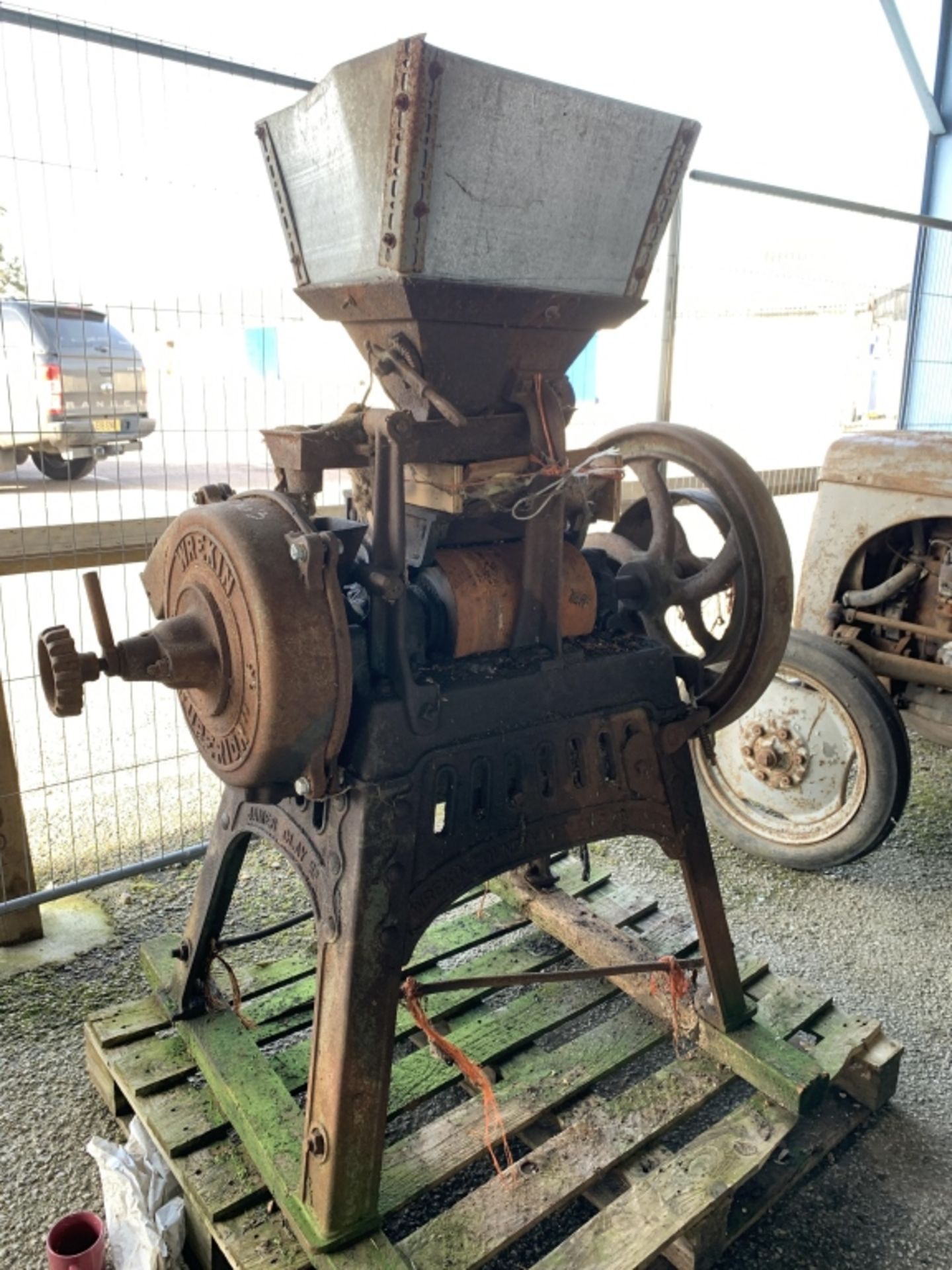 Cast iron vintage Oat/Barley Crusher