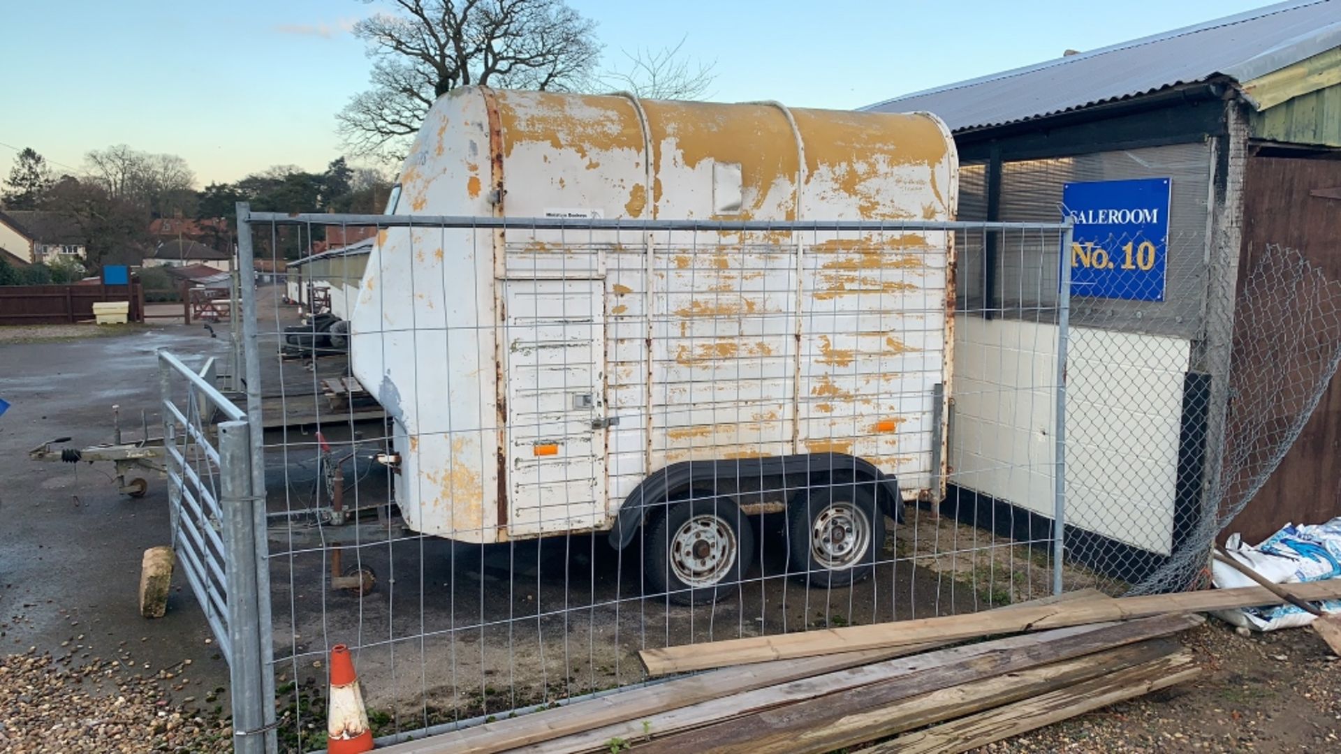 Trailered Horsebox - Image 5 of 6