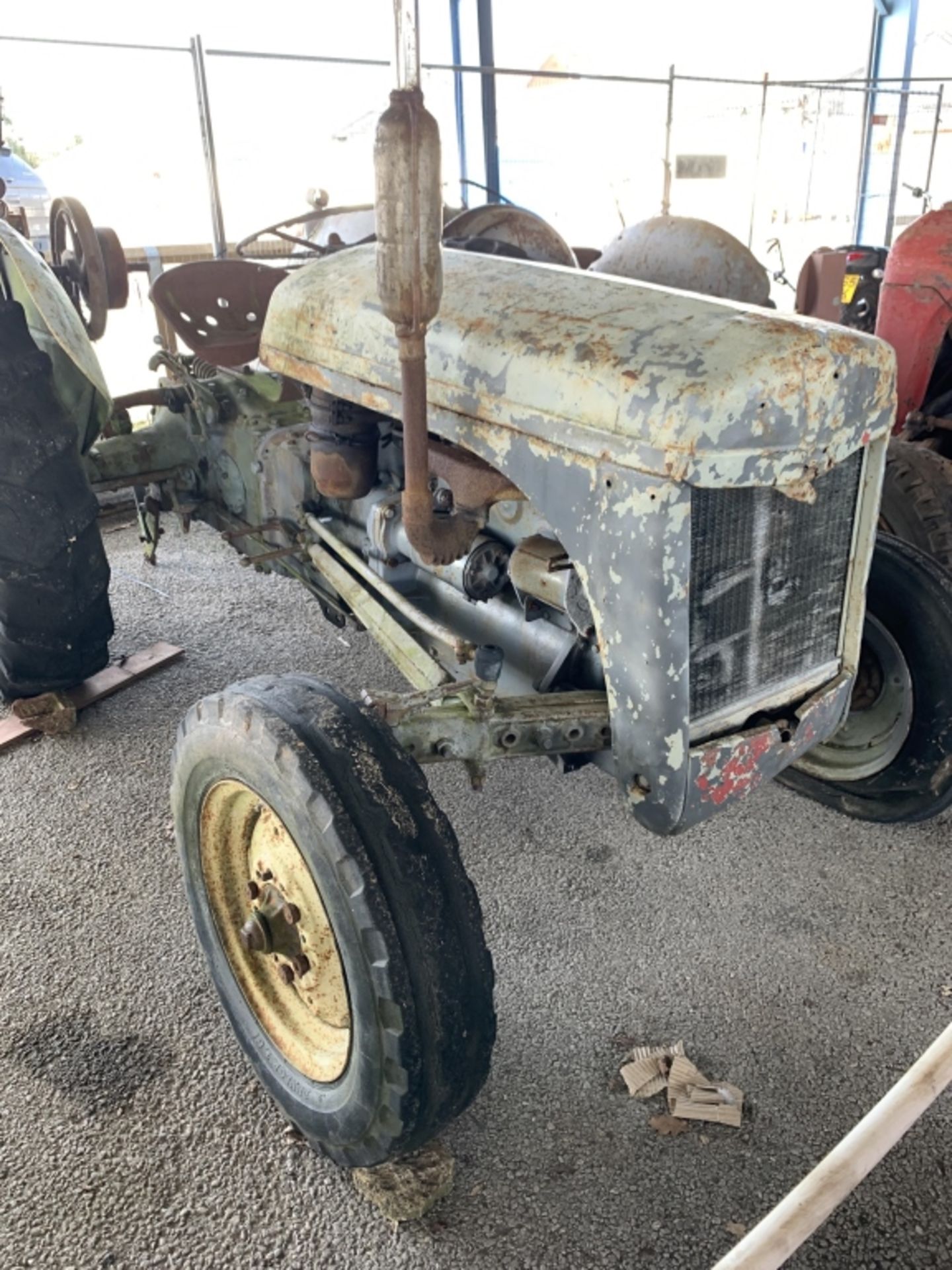 Grey Ferguson vintage diesel Tractor - Image 2 of 7