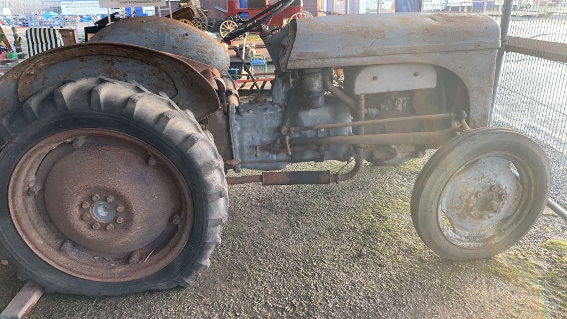 Ferguson Tractor, vineyard model, barn-find tractor - Image 14 of 15