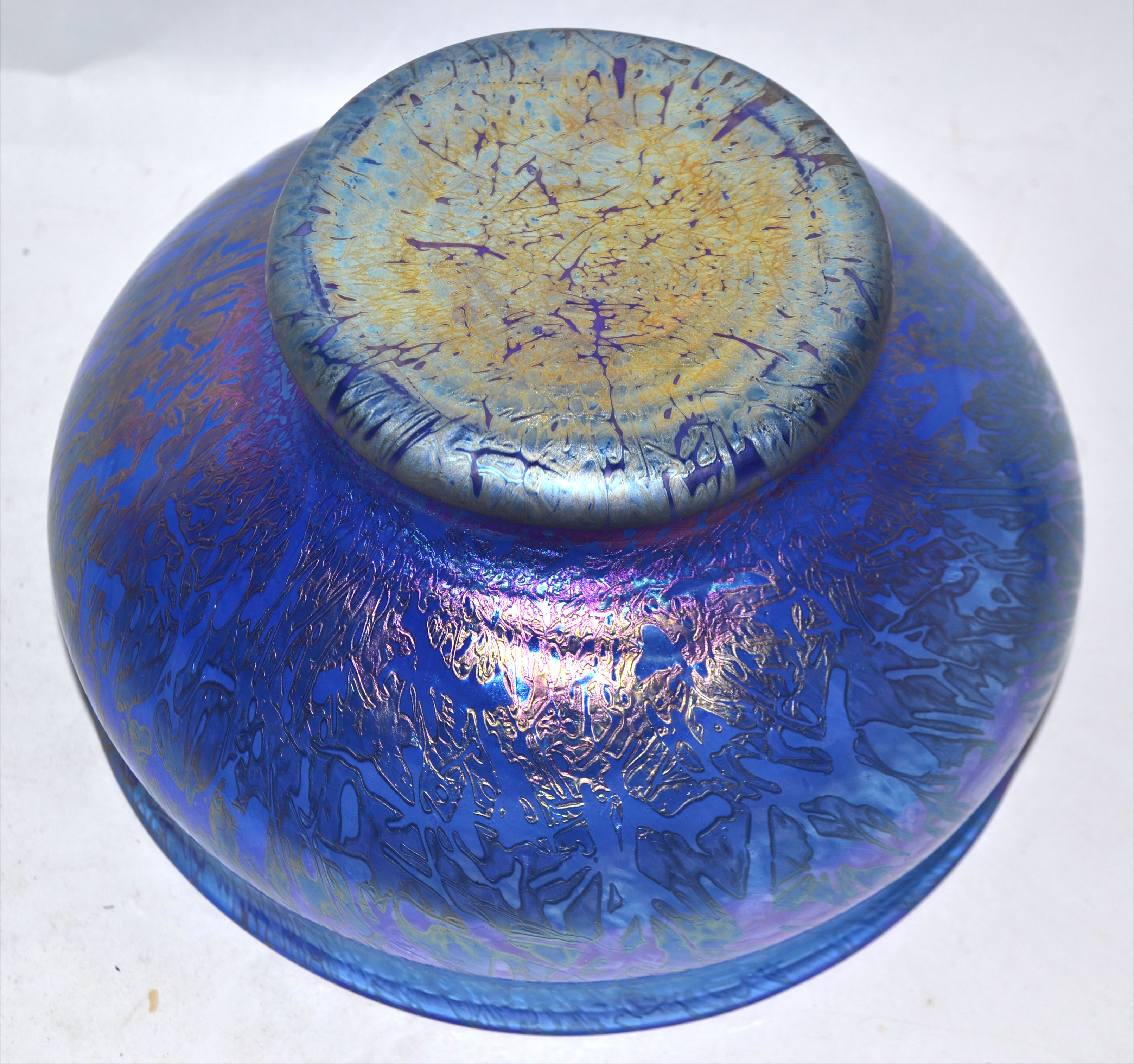 Blue glass bowl of Loetz type, 20cm diam - Image 2 of 2