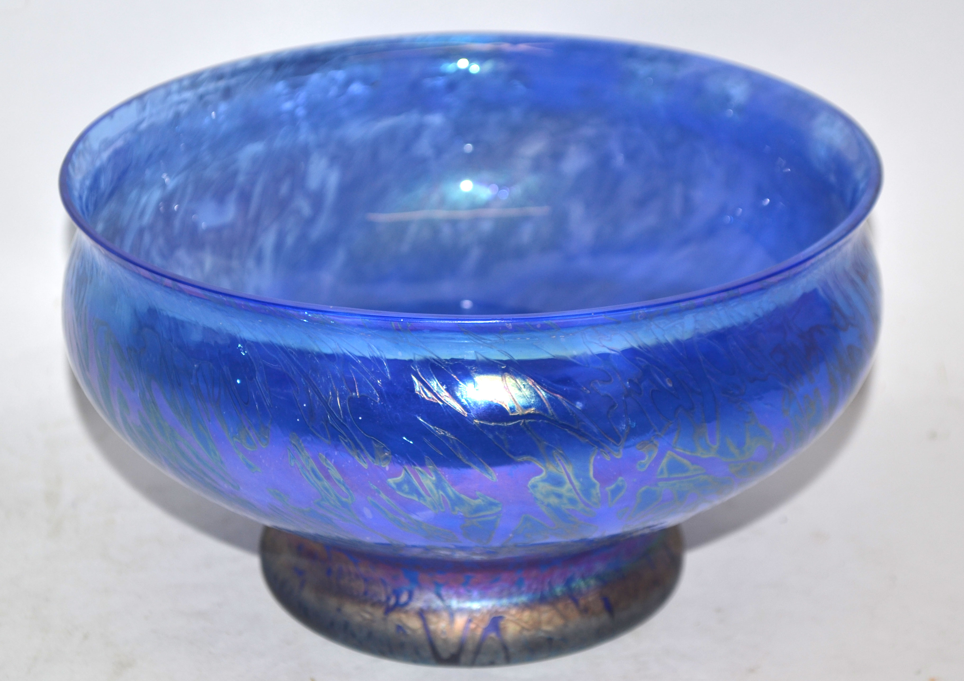 Blue glass bowl of Loetz type, 20cm diam