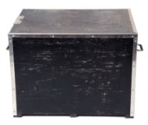 Large amplifier flight case. Dimensions 59 x 81 x 61 cm.