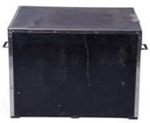 Large amplifier flight case. Dimensions 59 x 81 x 61 cm.