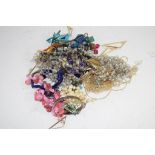 PLASTIC BAG CONTAINING QTY OF COSTUME JEWELLERY