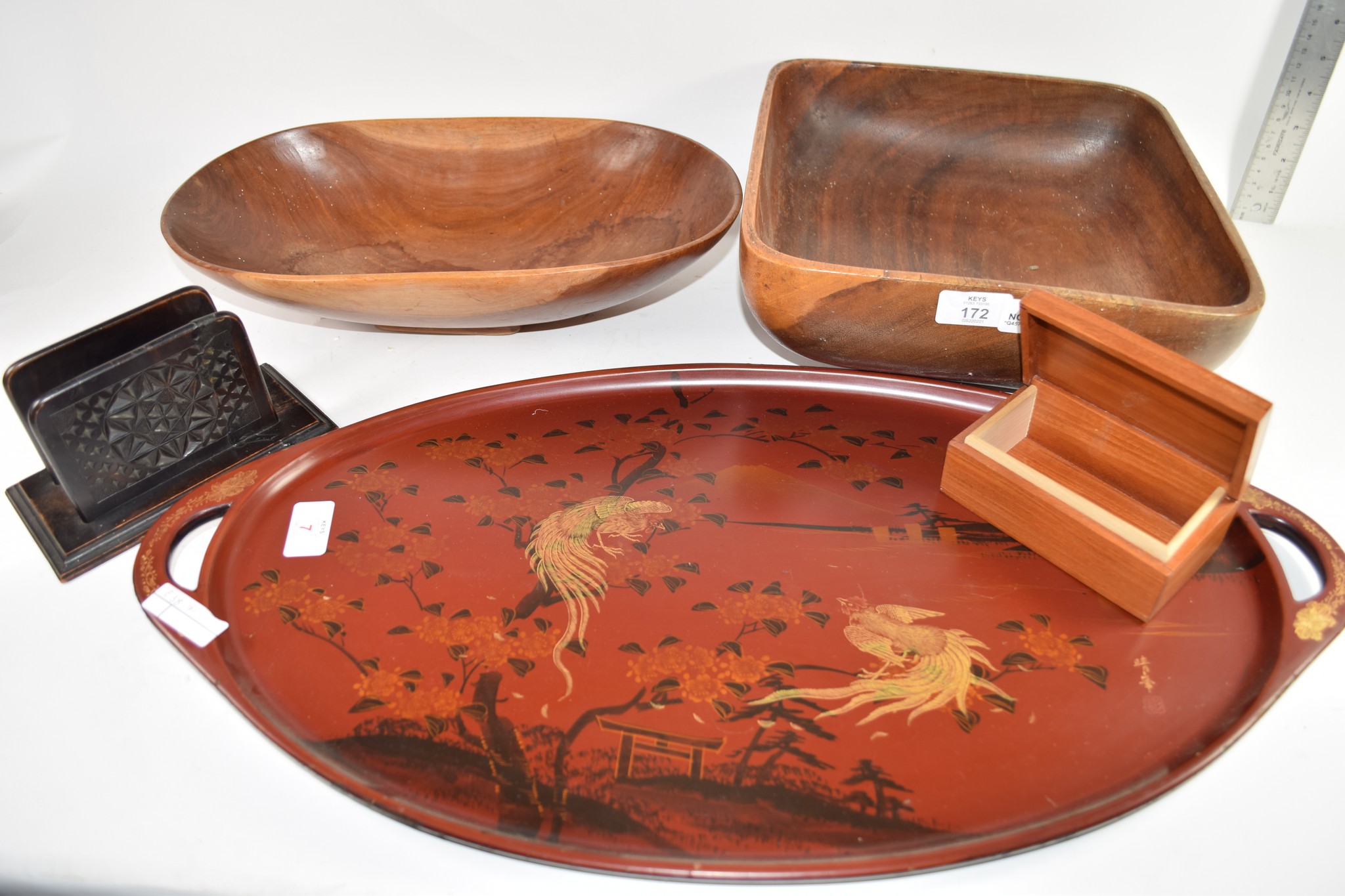 GROUP OF WOODEN TRAYS AND BOWLS