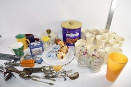 TRAY CONTAINING A QTY OF CERAMIC CUPS, SAUCERS ETC