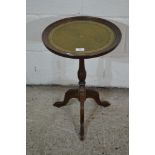 SMALL LEATHER TOP WINE TABLE APPROX DIAM 38CM