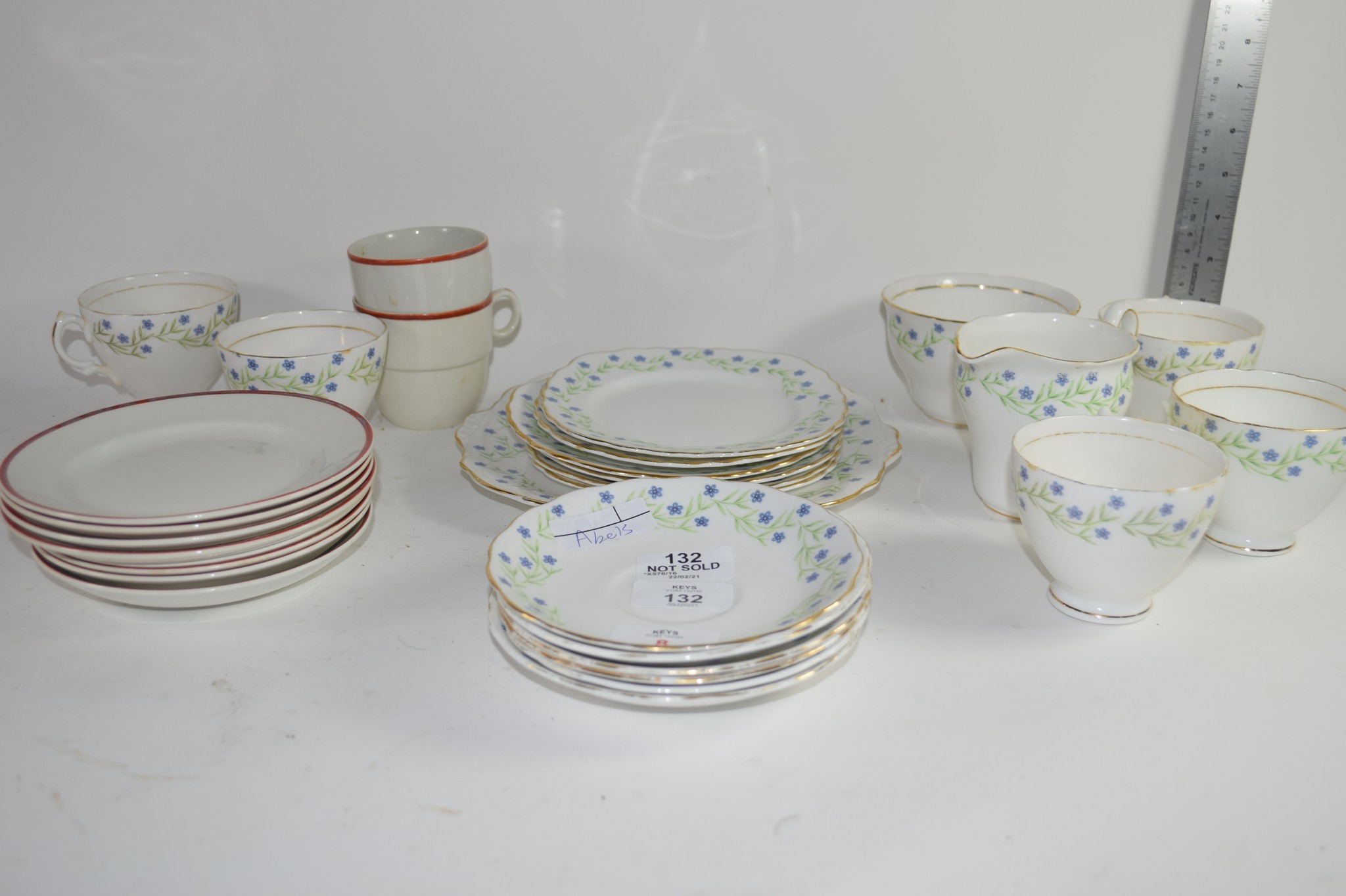 QTY OF ENGLISH PRCELAIN TEA WARES COMPRISING OF CUPS AND SAUCERS, MILK JUG AND SANDWHICH PLATE