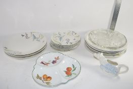 TRAY QTY OF DINNER WARES MAINLY WITH FLORAL DECORATION