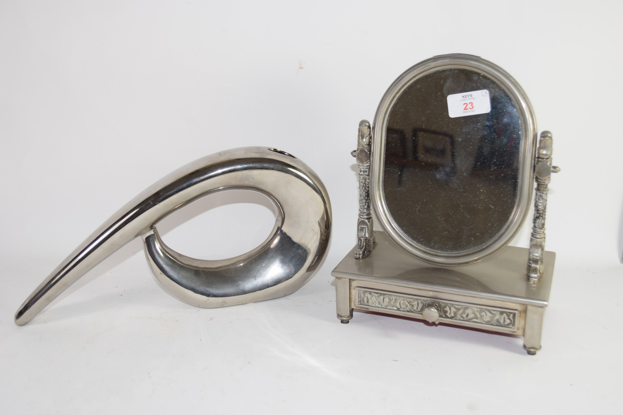 SMALL METAL DRESSING TABLE MIRROR WITH TRAY