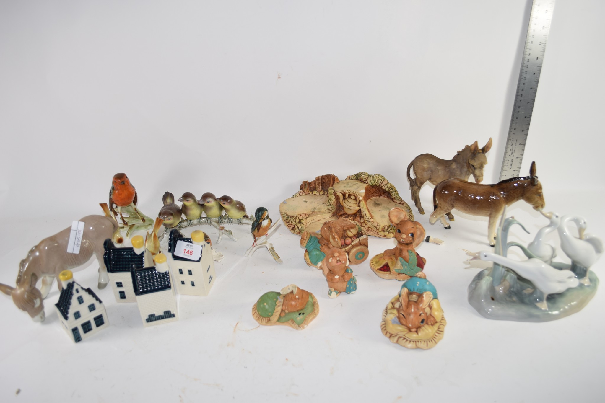 TRAY CONTAINING QTY OF CERAMIC MODELS OF BIRDS AND DUCKS - Image 2 of 2