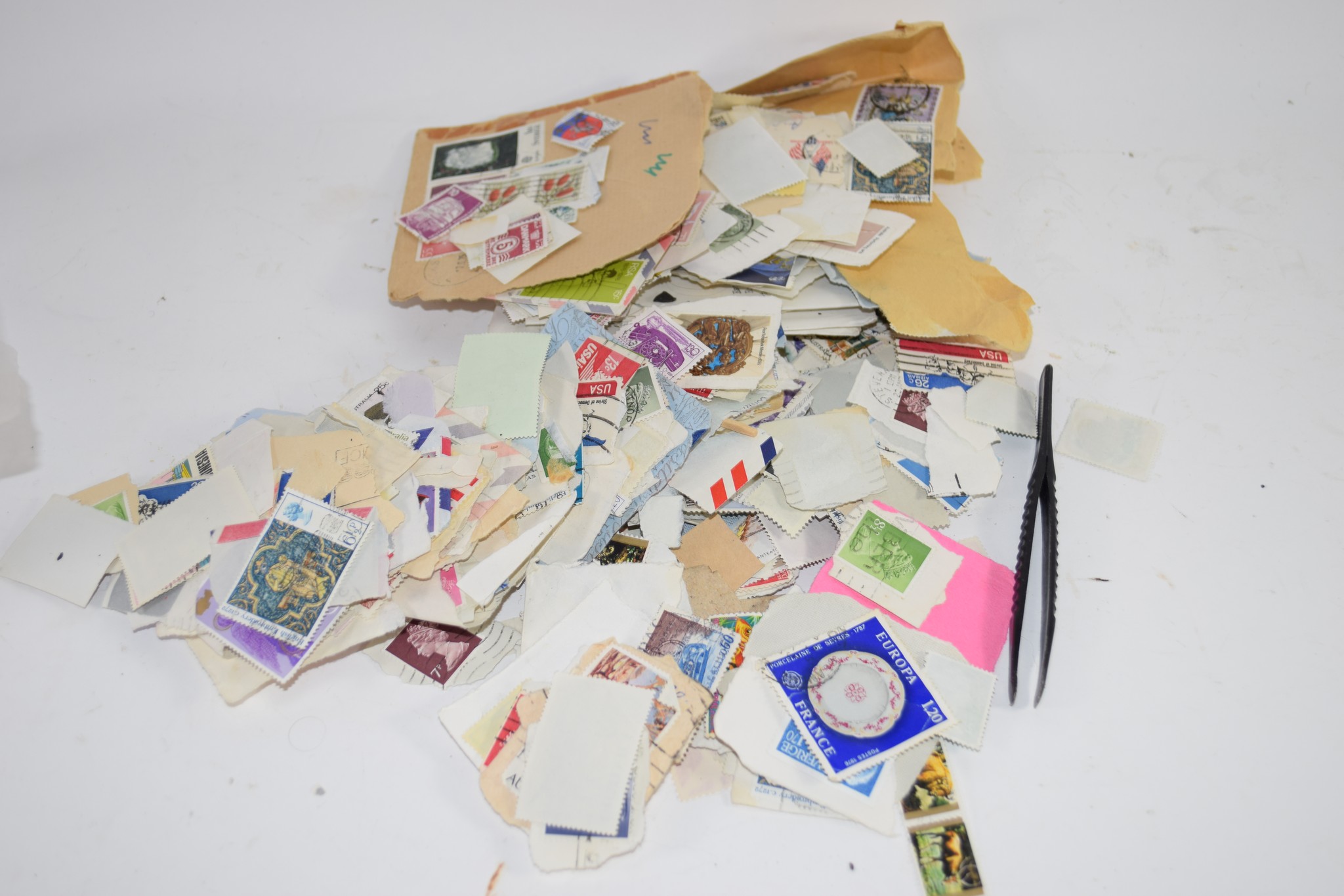 SMALL PLASTIC BAG CONTAINING A QTY OF STAMPS