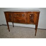 EARLY 20TH CENTURY SERPENTINE SIDEBOARD IN MAHOGANY WITH CROSS BANDED AND STRUNG DECORATION APPROX