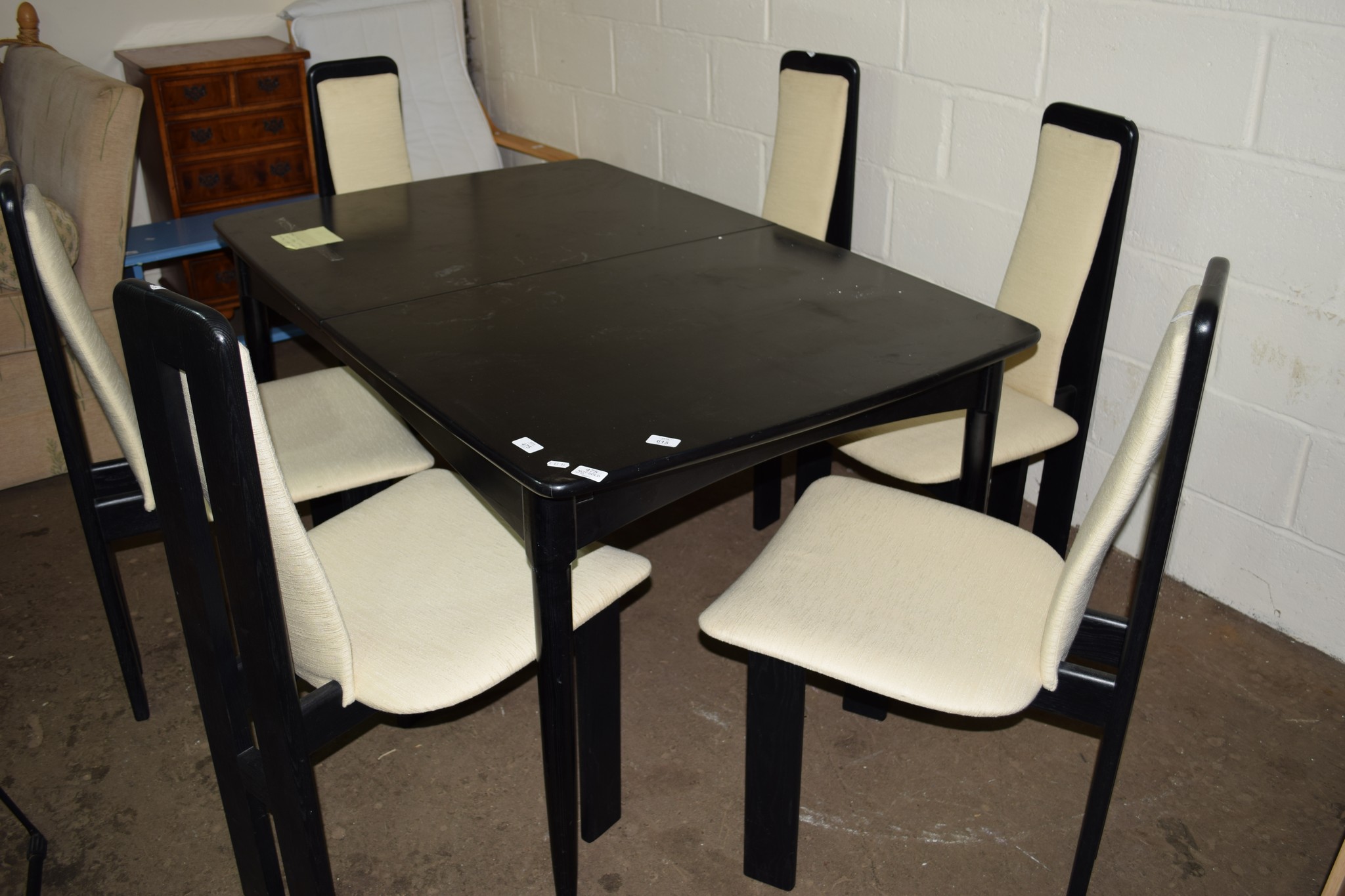 EXTENDING DARK WOOD TABLE COMPLETE WITH FOUR MATCHING UPHOLSTERED CHAIRS
