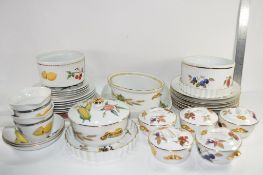 GOOD QTY OF VARIOUS ROYAL WORCESTER EVESHAM AND SIMILAR DINNER WARES/ SERVING DISHES